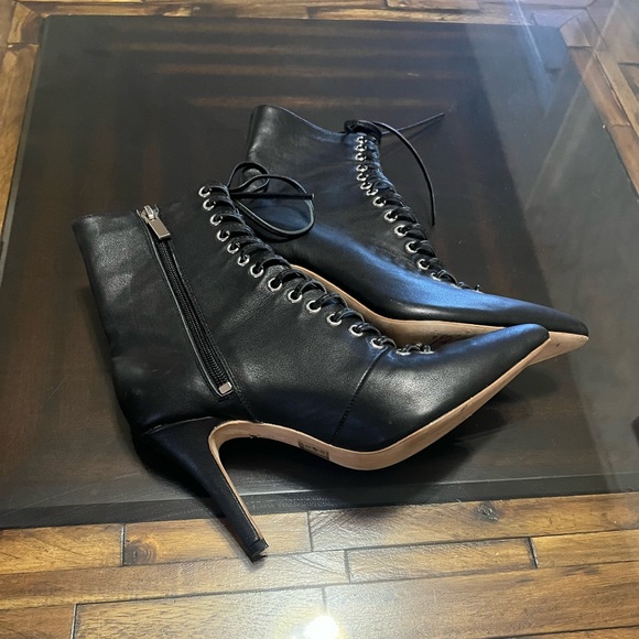 - Raye Tyler Black Leather Pointed Toe Lace Up Ankle Booties Size 6.5 - Picture 3 of 12